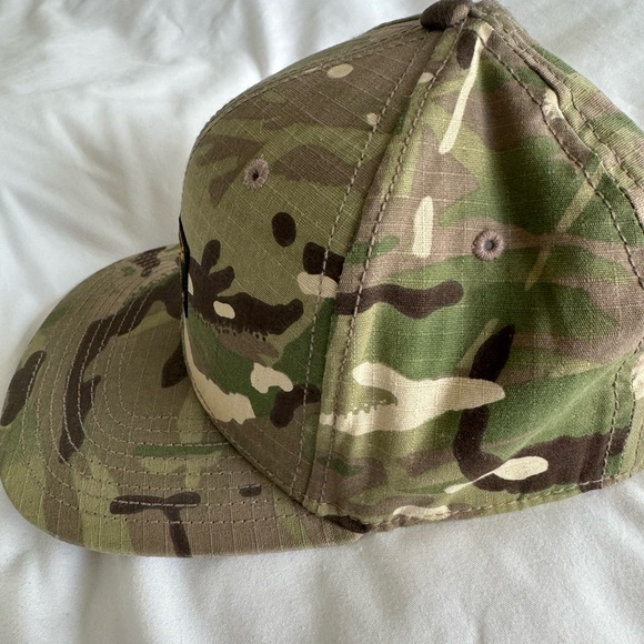 Burton Camo Hat - Picture 3 of 4